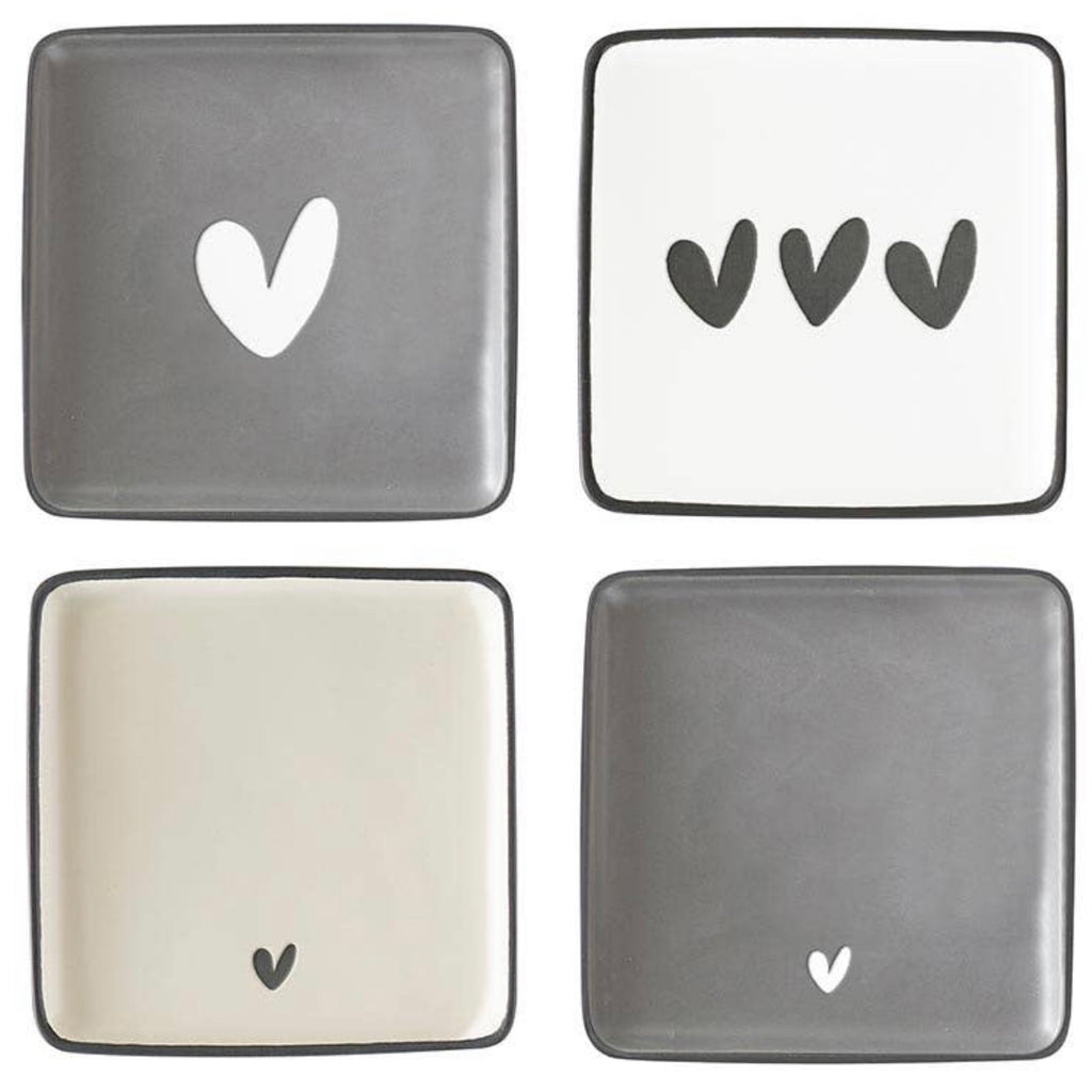 Ceramic plates in the assorted four pack